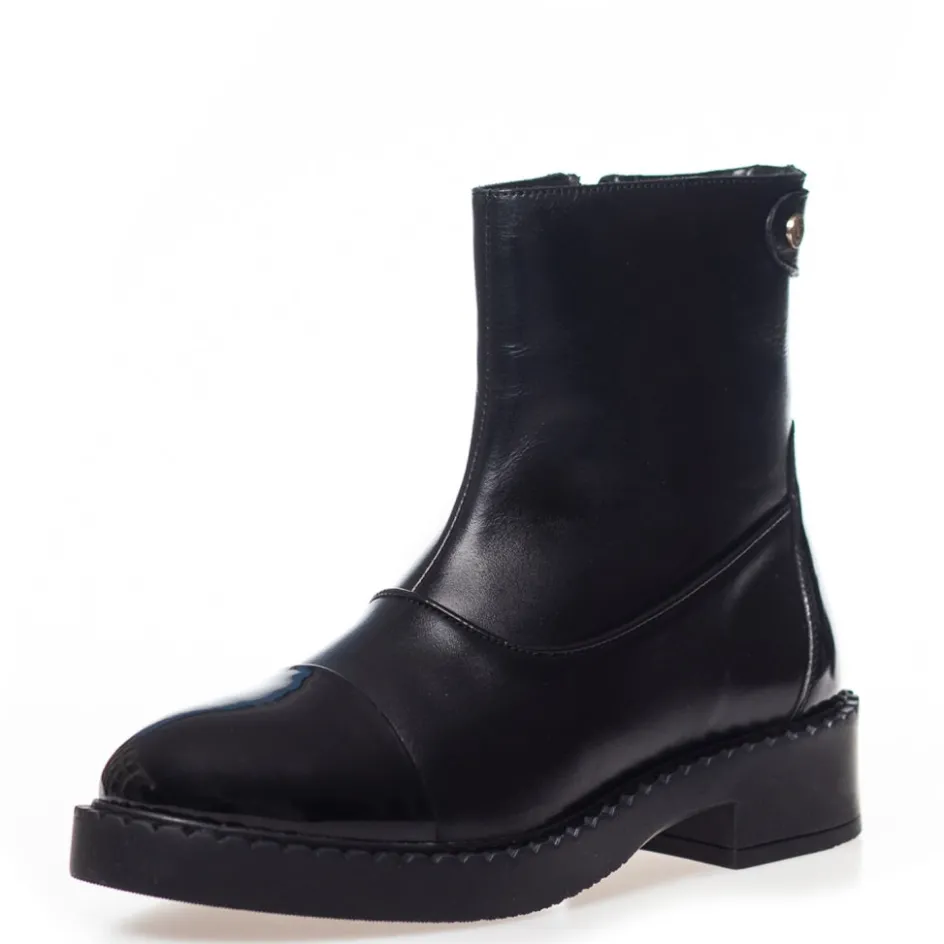 amie_boots_patent__black_patent_2.webp Copenhagen Shoes Ankelstøvler*AMIE BOOTS PATENT - BLACK PATENT Amieboots patent boot black patent