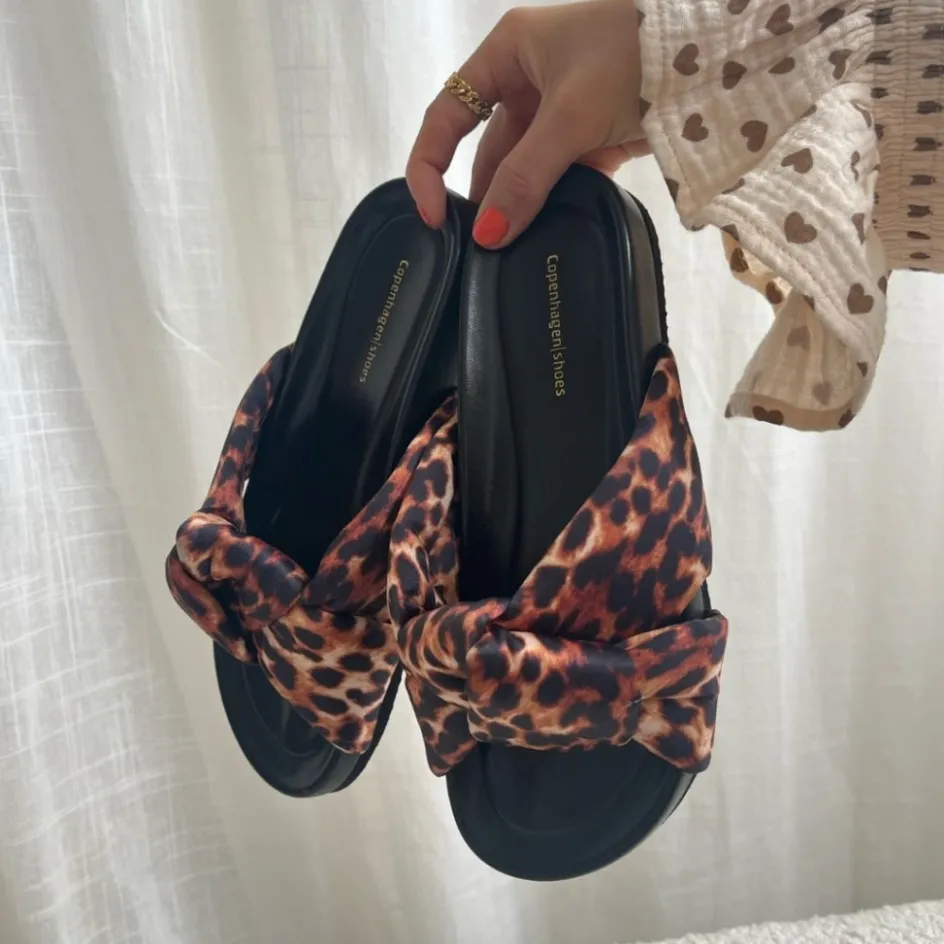 be_like_me__brown_leopard_2.webp Copenhagen Shoes Flade Sandaler*BE LIKE ME - Brown leopard