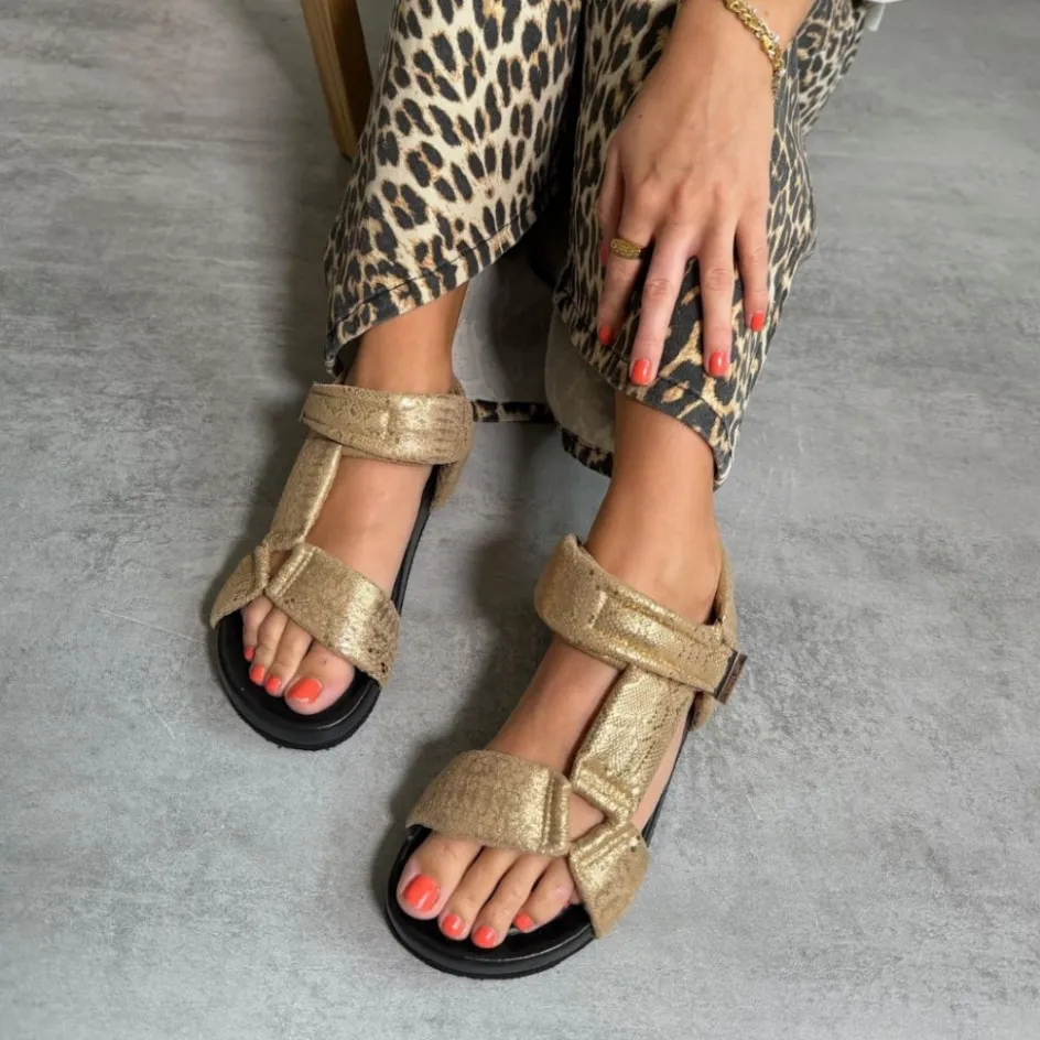 carrie_moon__gold_snake_6.webp Copenhagen Shoes Flade Sandaler*CARRIE MOON - Gold Snake Carriemoon sandal gold snake
