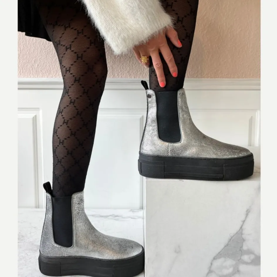 enya_boot_silver__silver_snake_10.webp Copenhagen Shoes Chelsea Boots | Ankelstøvler*ENYA BOOT SILVER - Silver Snake Enyaboot silver boot silver snake