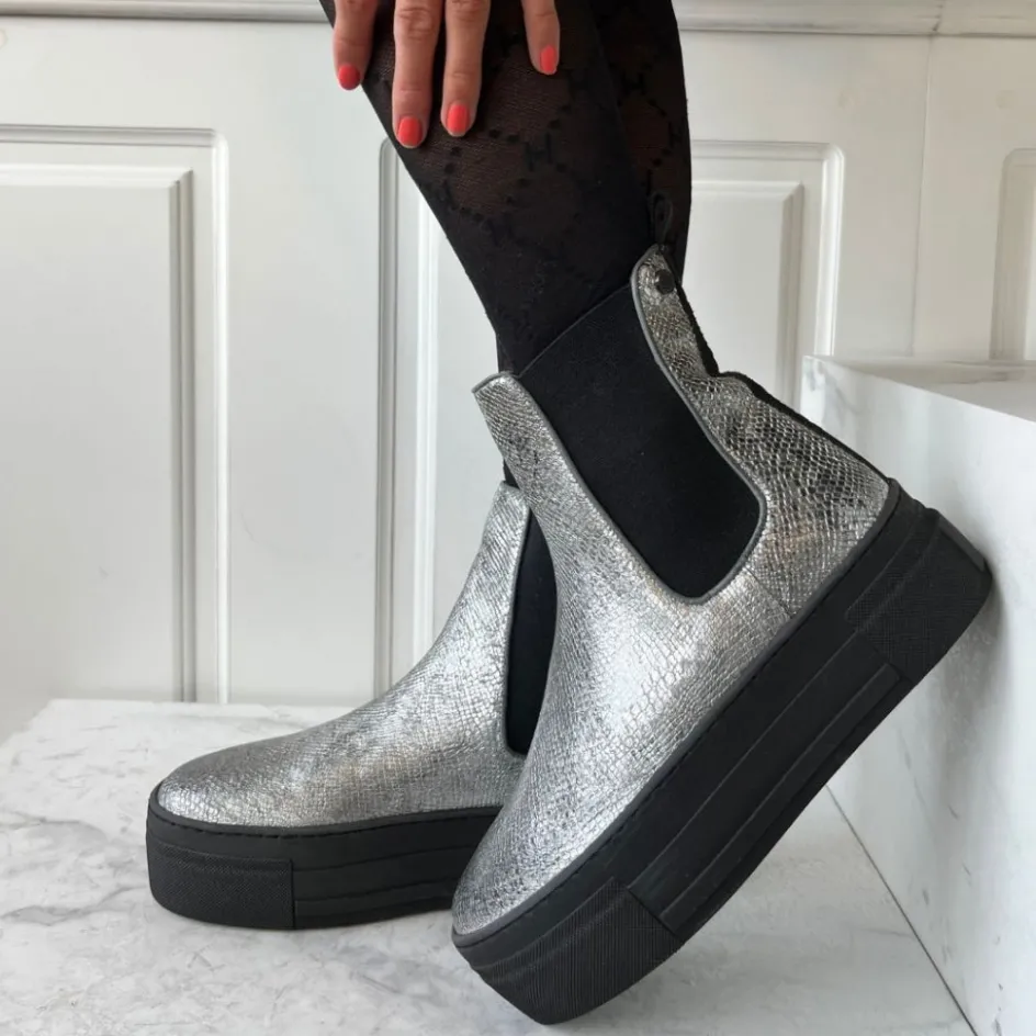 enya_boot_silver__silver_snake_5.webp Copenhagen Shoes Chelsea Boots | Ankelstøvler*ENYA BOOT SILVER - Silver Snake Enyaboot silver boot silver snake