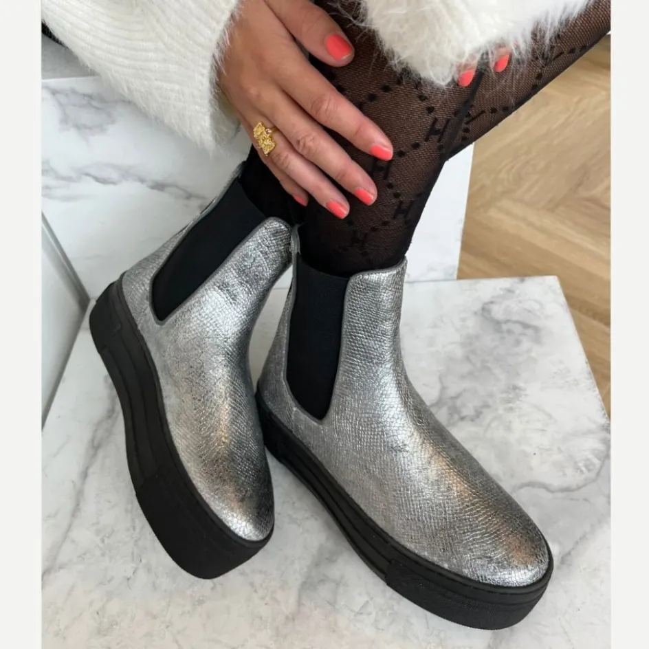 enya_boot_silver__silver_snake_7.webp Copenhagen Shoes Chelsea Boots | Ankelstøvler*ENYA BOOT SILVER - Silver Snake Enyaboot silver boot silver snake