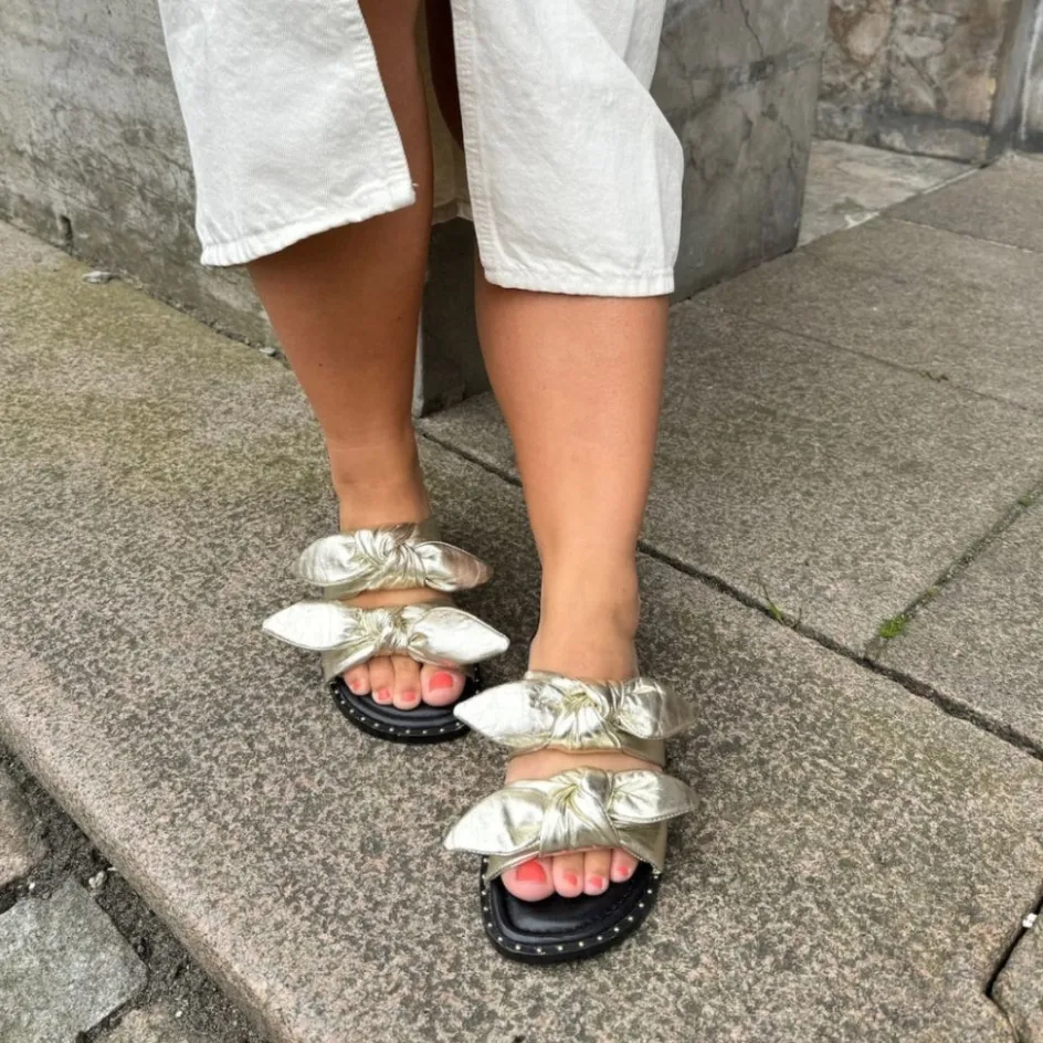 i_feel_it__gold_3.webp Copenhagen Shoes Flade Sandaler*I FEEL IT - Gold