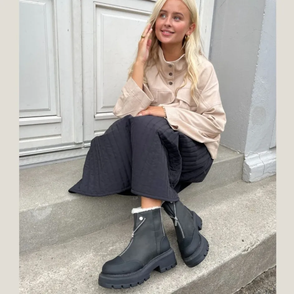 it_is_just_a_snow_day__black_2.webp Copenhagen Shoes Ankelstøvler*IT IS JUST A SNOW DAY - BLACK Itis just a snow day stoevler black
