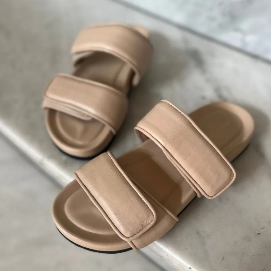 make_it_work__beige_10.webp Copenhagen Shoes Flade Sandaler*MAKE IT WORK - Beige