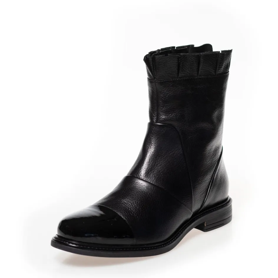 margaret__black_wpatent_toe_6.webp Copenhagen Shoes Ankelstøvler*MARGARET - BLACK W/PATENT TOE Margaretboot black w patent toe