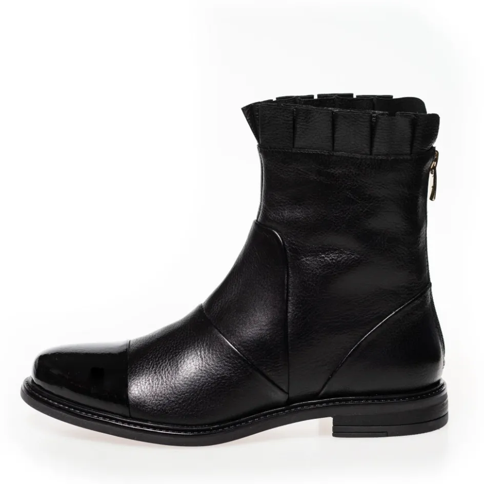 margaret__black_wpatent_toe_7.webp Copenhagen Shoes Ankelstøvler*MARGARET - BLACK W/PATENT TOE Margaretboot black w patent toe