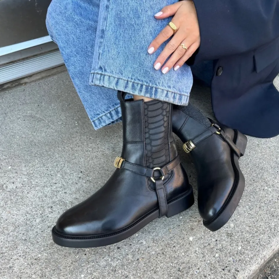 Copenhagen Shoes Chelsea Boots | Ankelstøvler*MOMENTS OF LIFE 2 (GOLD TRIM) - BLACK Momentsof life 2 gold trim stoevler black