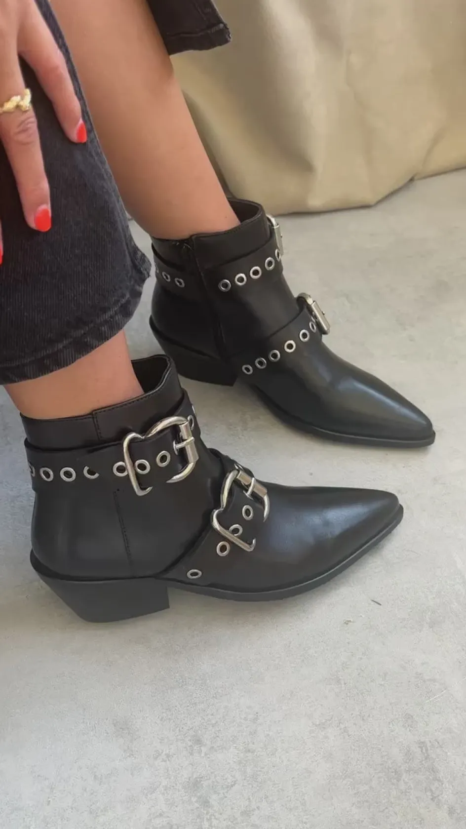 move_for_more_black_p__black_5.webp Copenhagen Shoes Ankelstøvler*MOVE FOR MORE BLACK (P) - BLACK Movefor more black pre order del mid october stoevler black