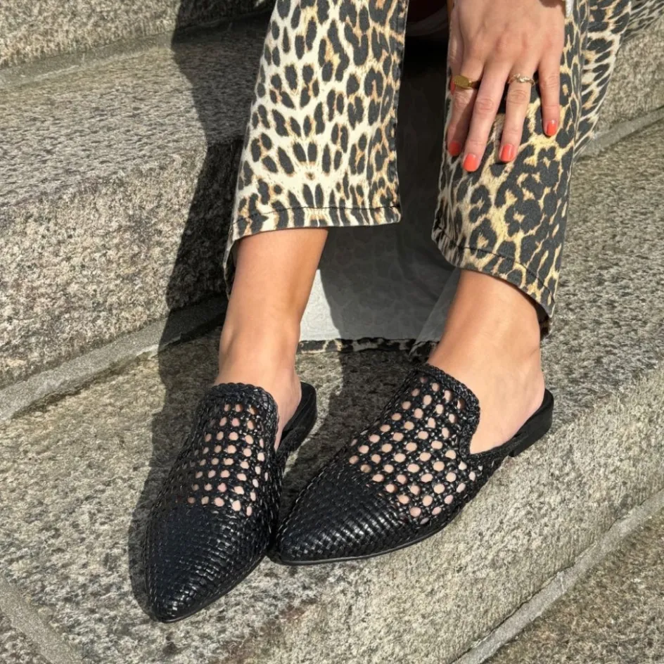 my_game__black_2.webp Copenhagen Shoes Loafers*MY GAME - BLACK Mygame slippers black