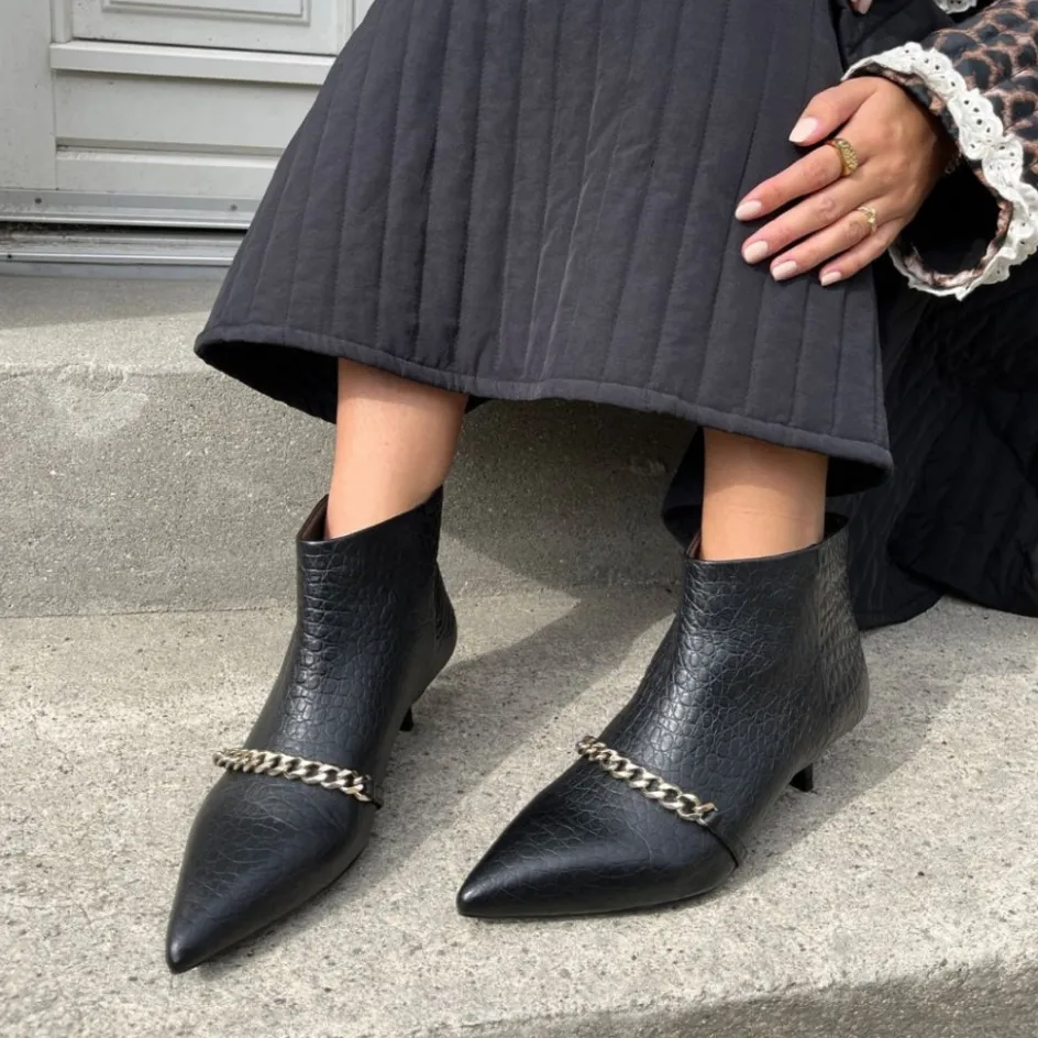 pari_chain__black_croco_4.webp Copenhagen Shoes Støvler Med Hæl | Ankelstøvler*PARI' CHAIN - Black Croco Parichain boot black croco