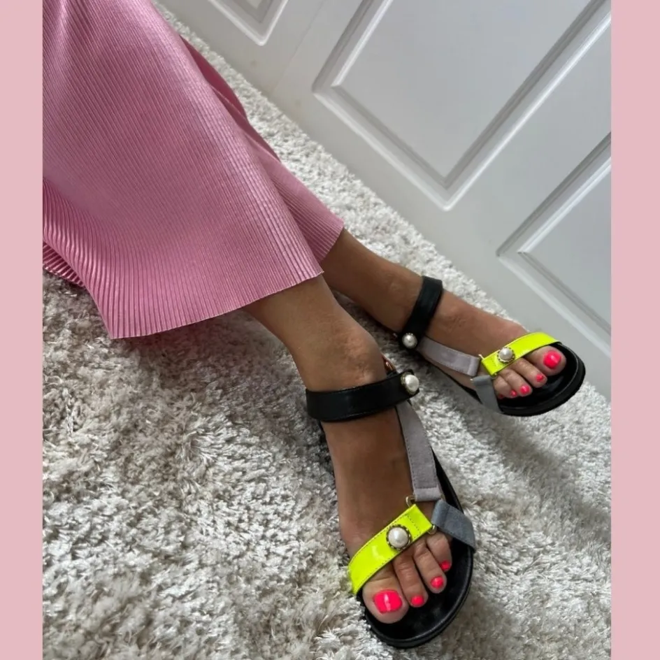 Copenhagen Shoes Flade Sandaler*PEACE WITH PEARL 22 - BLACK/NEON Peacewith pearl 22 sandal black neon