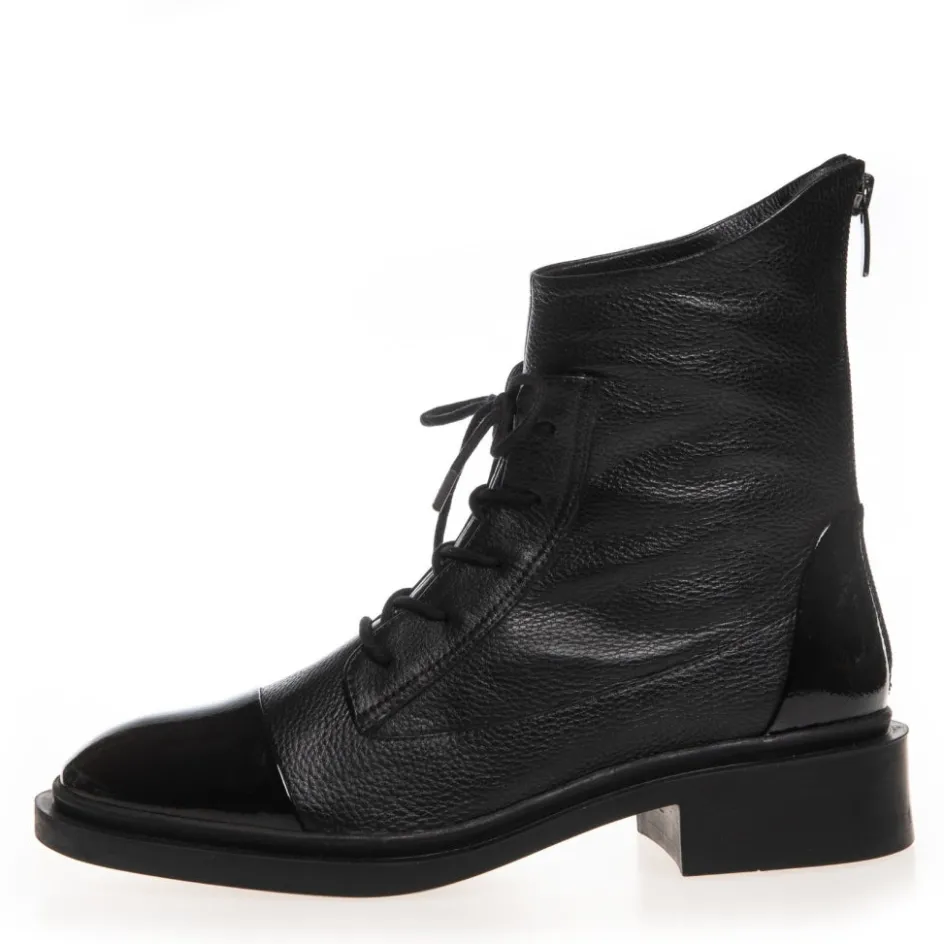 power__black_wpatent_toe_7.webp Copenhagen Shoes Ankelstøvler*POWER - BLACK W/PATENT TOE Powerstoevler black w patent toe