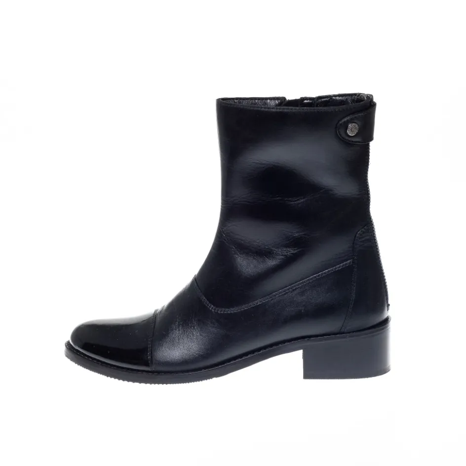 she_patent___black_3.webp Copenhagen Shoes Ankelstøvler*SHE PATENT 21 - Black Shepatent 21 boot black