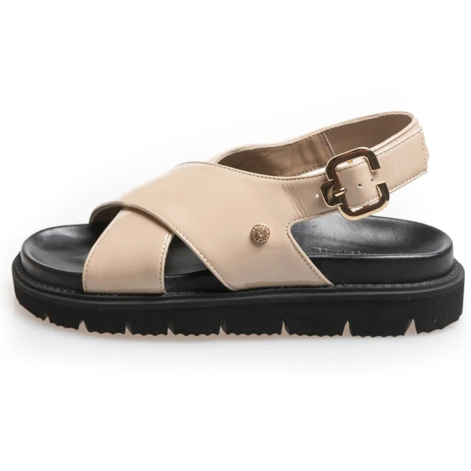 Copenhagen Shoes Flade Sandaler*SUMMERTIME - PATENT - NUDE W/BLACK SOLE Nude w black sole