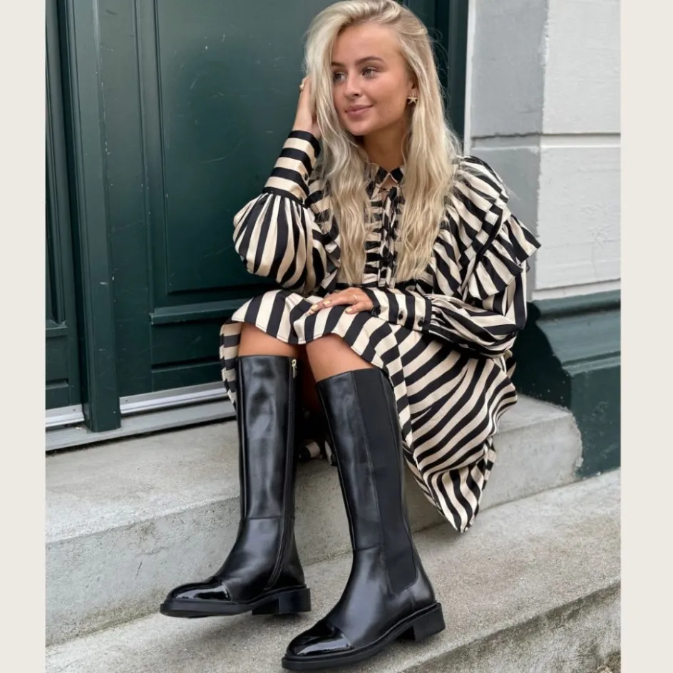 Copenhagen Shoes Lange Støvler*THE LOVE BOOT PATENT / TOE - Black
