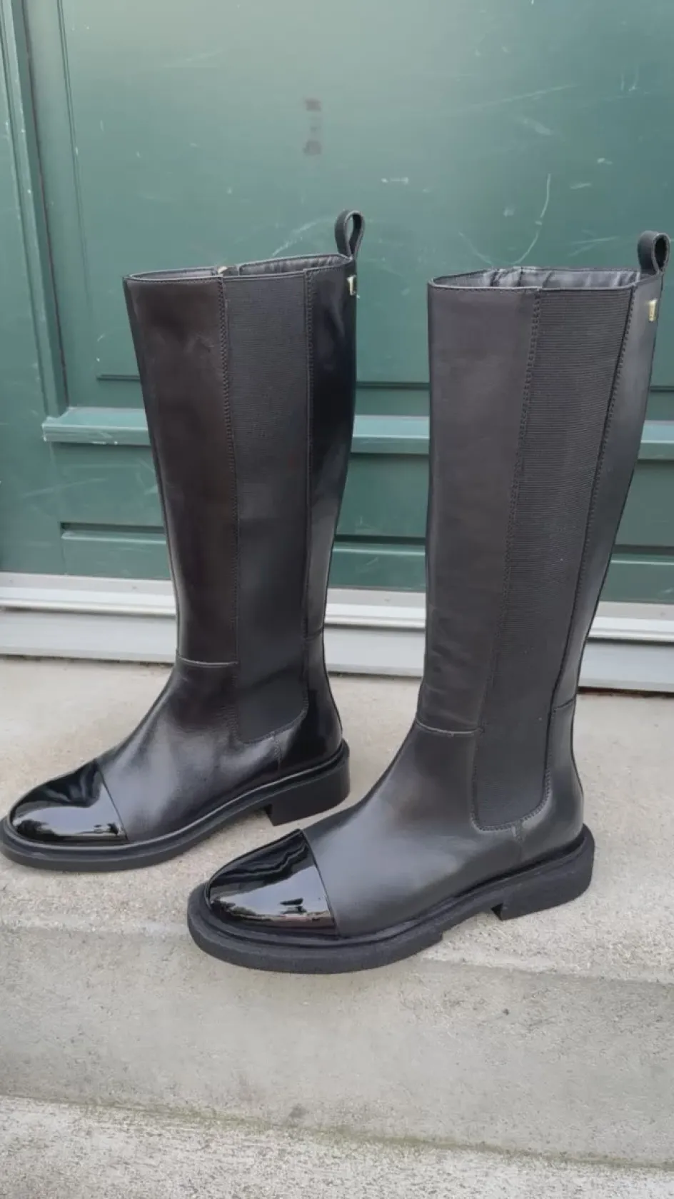 the_love_boot_patent__toe__black_4.webp Copenhagen Shoes Lange Støvler*THE LOVE BOOT PATENT / TOE - Black