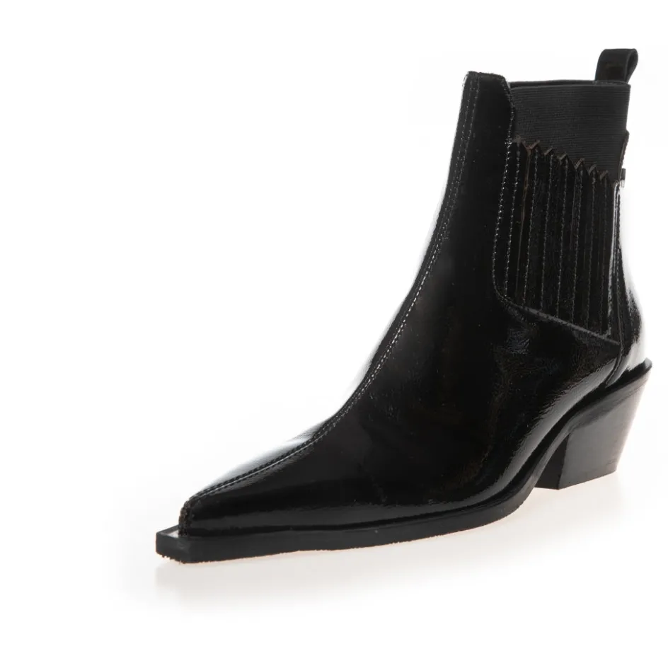 the_walking_boot_patent__black_patent_3.webp Copenhagen Shoes Ankelstøvler*THE WALKING BOOT PATENT - BLACK PATENT Thewalking boot patent pre order del end september stoevler black patent