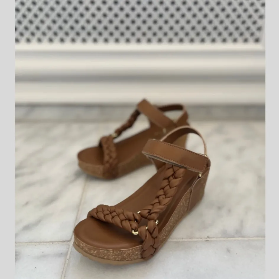 Copenhagen Shoes Sandaler Med Kilehæle*WOVEN LADY - COGNAC Wovenlady sandal wedge cognac