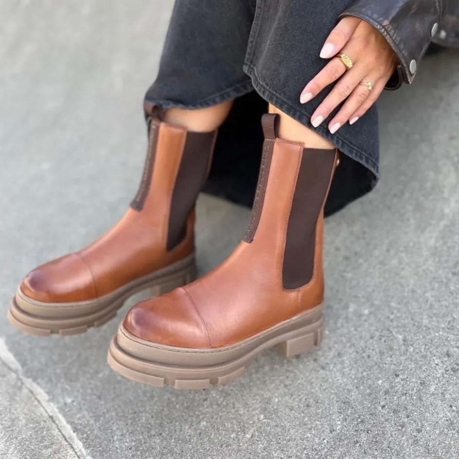 you_and_me___cognac_4.webp Copenhagen Shoes Chelsea Boots | Ankelstøvler*YOU AND ME 22 - COGNAC Youand me 22 boot cognac
