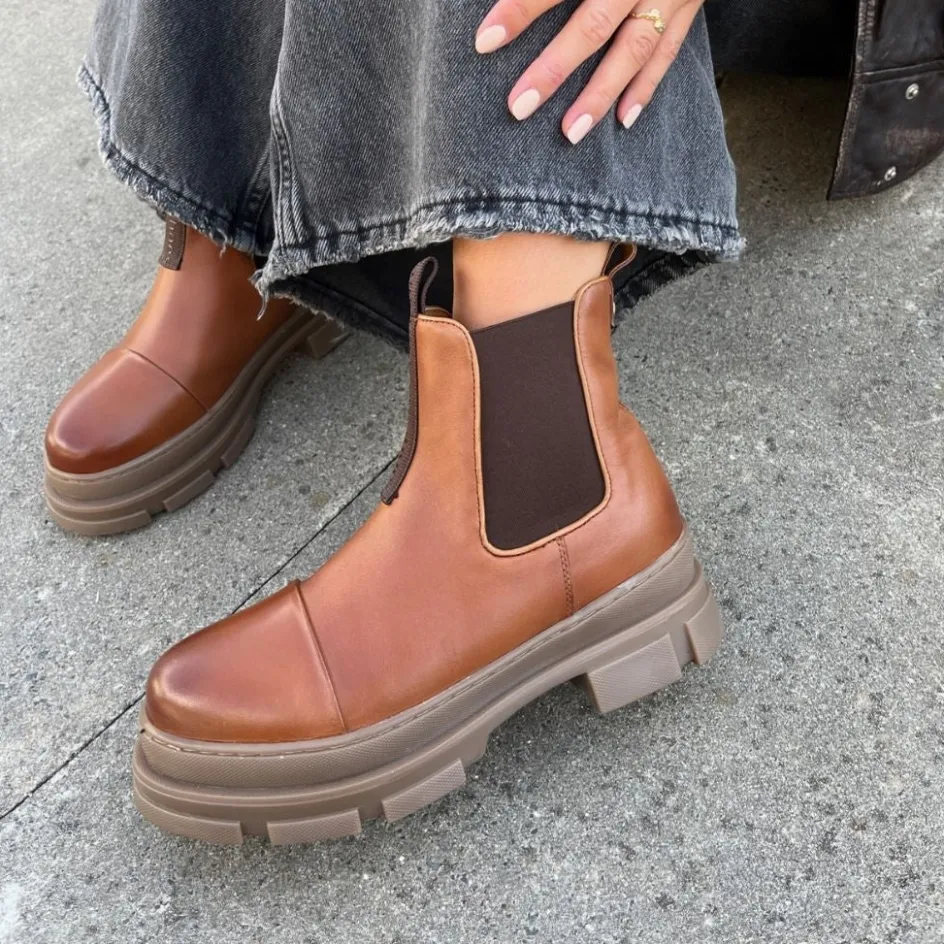 you_and_me_low___cognac_3.webp Copenhagen Shoes Chelsea Boots | Ankelstøvler*YOU AND ME LOW 22 - COGNAC Youand me low 22 boot cognac